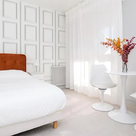 The Luxe - Duke Housing Apartment