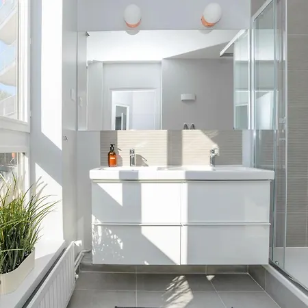 The Luxe - Duke Housing